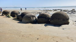 Moeraki Boulders